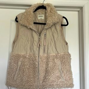 Abercrombie Sherpa quilted vest